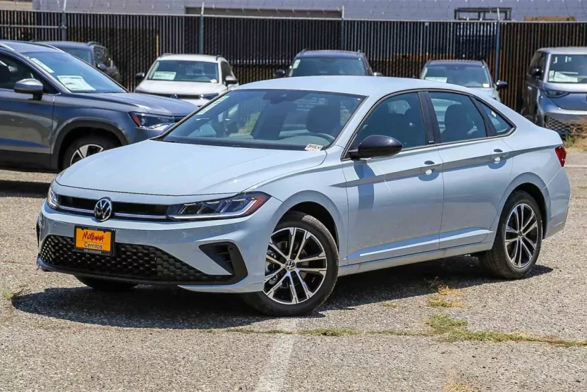 2025 Volkswagen Jetta Sport photo 1