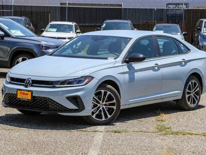 2025 Volkswagen Jetta Sport photo 1