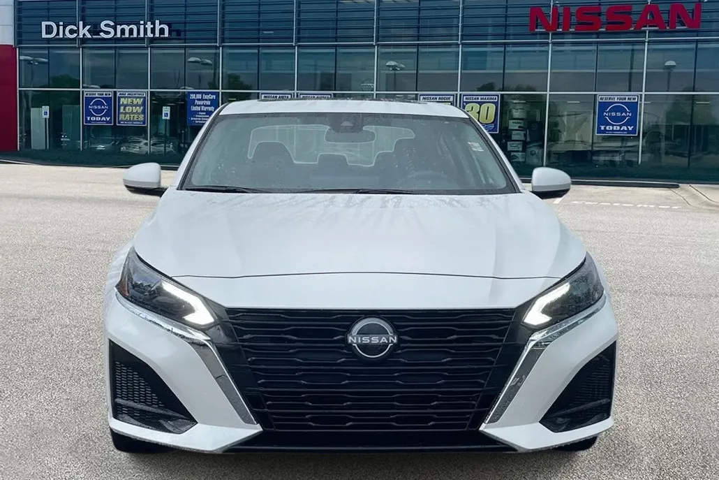 2024 Nissan Altima 2.5 SR photo 1