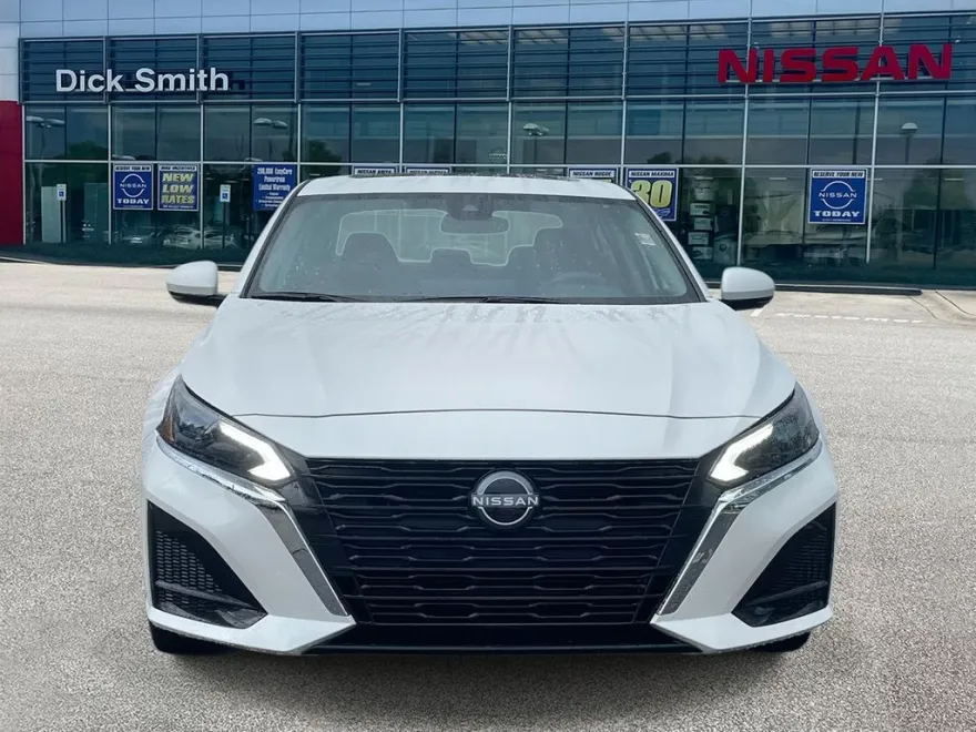2024 Nissan Altima 2.5 SR photo 1
