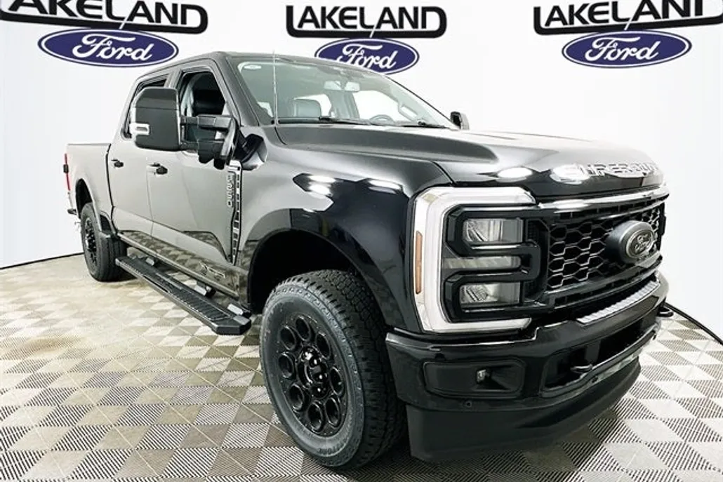 2025 Ford F-250 Lariat photo 1