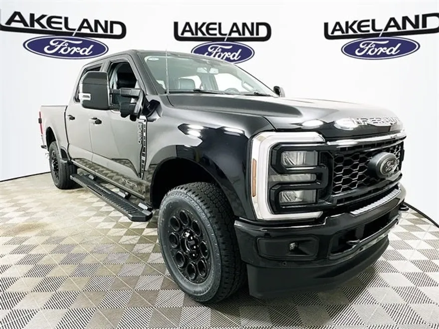 2025 Ford F-250 Lariat photo 1