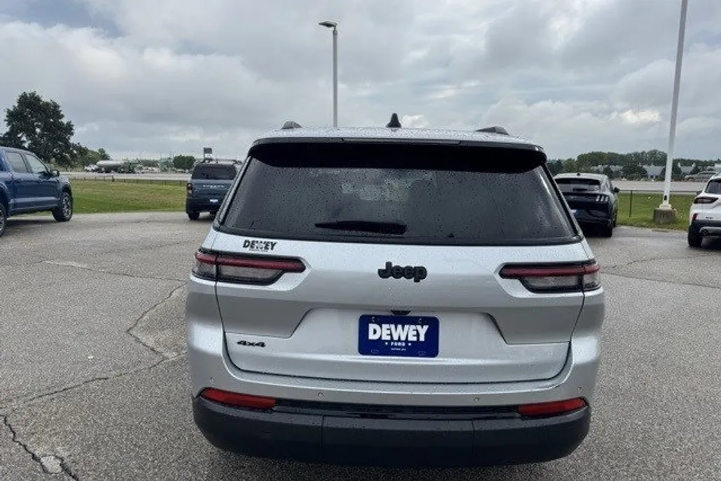 2024 Jeep Grand Cherokee Altitude photo 1