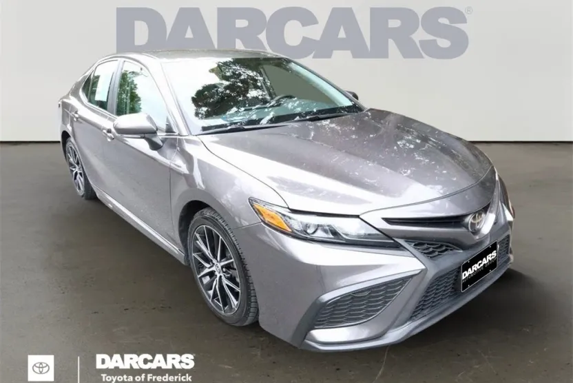 2022 Toyota Camry SE photo 1