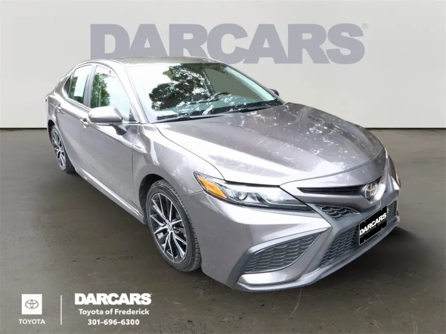 2022 Toyota Camry SE photo 1