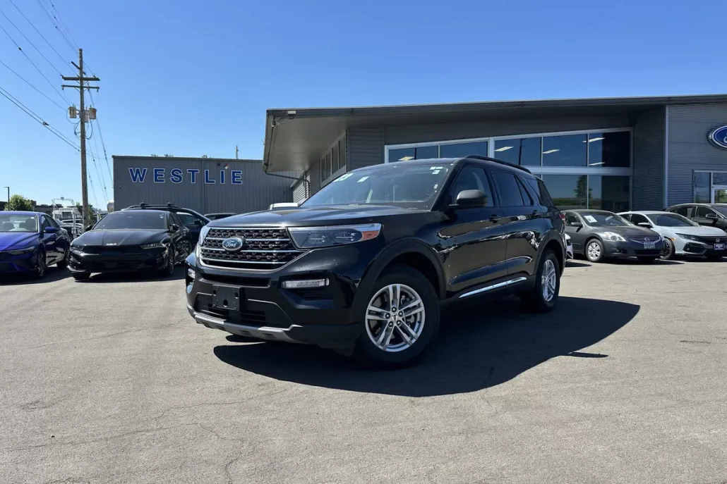 2023 Ford Explorer XLT photo 1