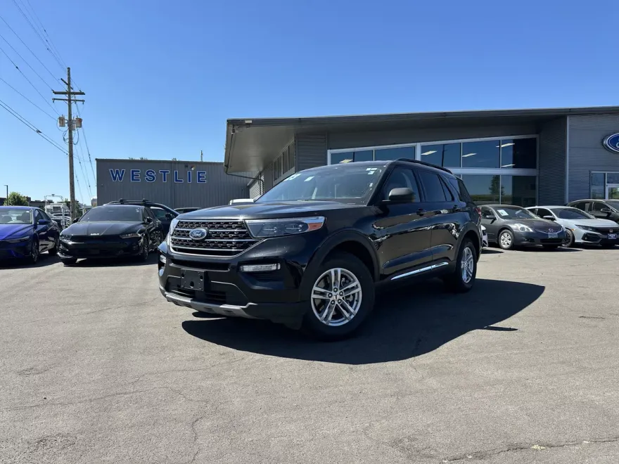 2023 Ford Explorer XLT photo 1