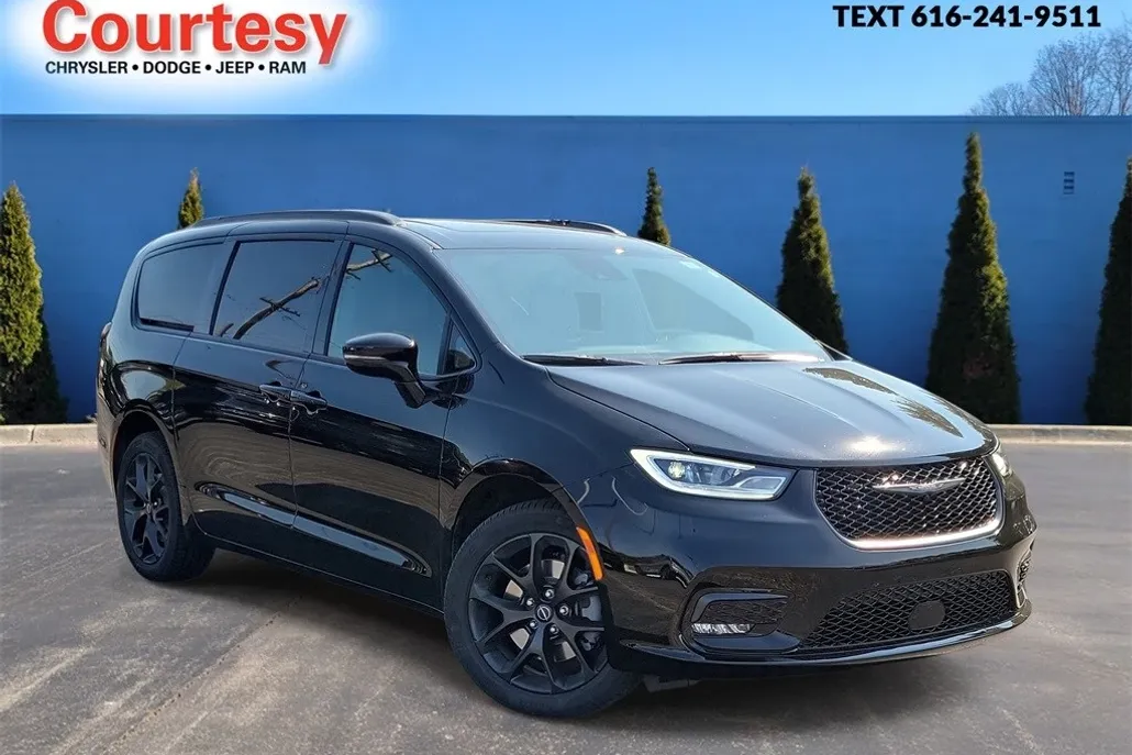 2026 Chrysler Pacifica Limited photo 1