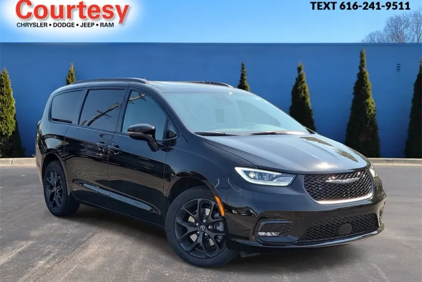 2026 Chrysler Pacifica Limited photo 1