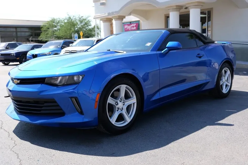 2017 Chevrolet Camaro 2LT photo 1