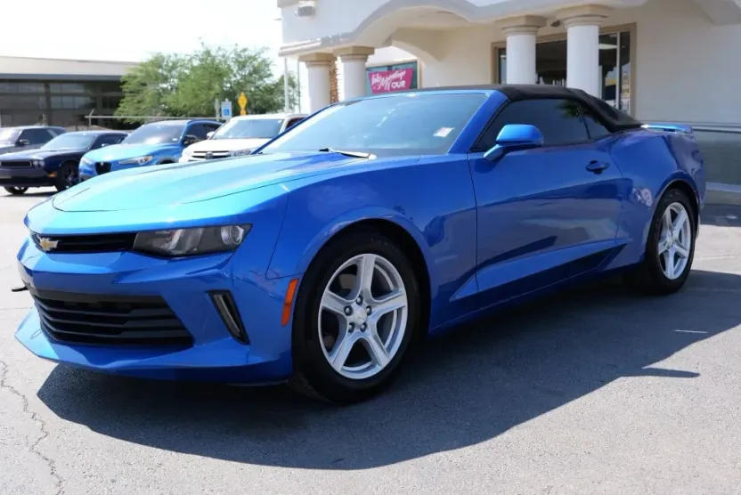 2017 Chevrolet Camaro 2LT photo 1