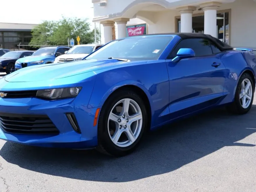 2017 Chevrolet Camaro 2LT photo 1