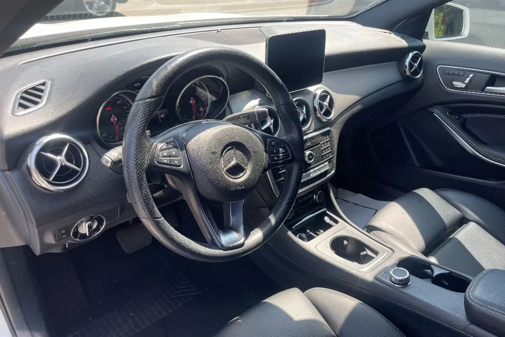 2020 Mercedes Benz GLA 250 photo 1