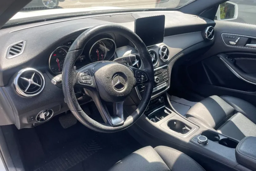 2020 Mercedes Benz GLA 250 photo 1