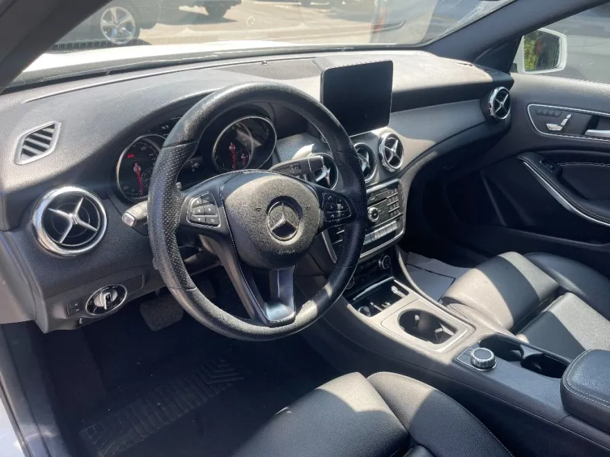 2020 Mercedes Benz GLA 250 photo 1