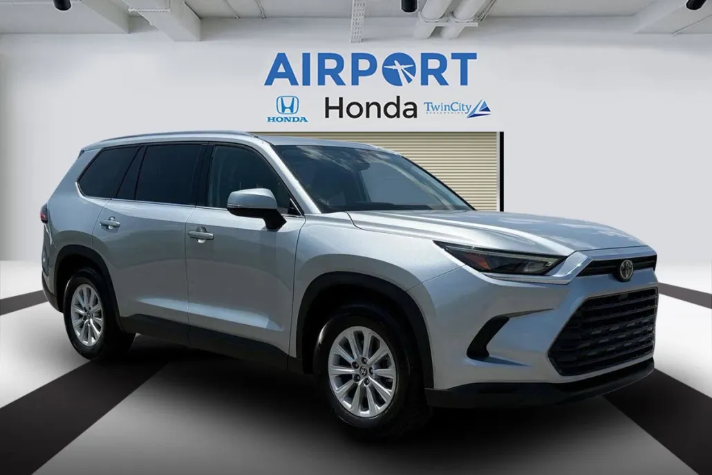 2024 Toyota Grand Highlander XLE AWD photo 1
