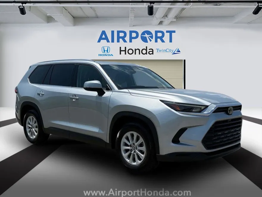 2024 Toyota Grand Highlander XLE AWD photo 1