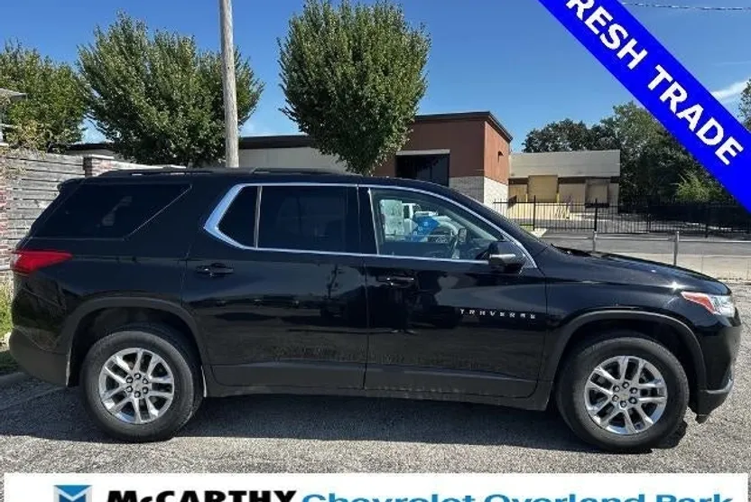 2021 Chevrolet Traverse Leather photo 1