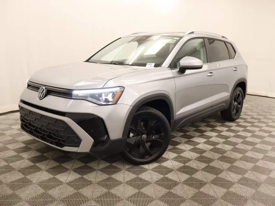 2025 Volkswagen Taos SE photo 1