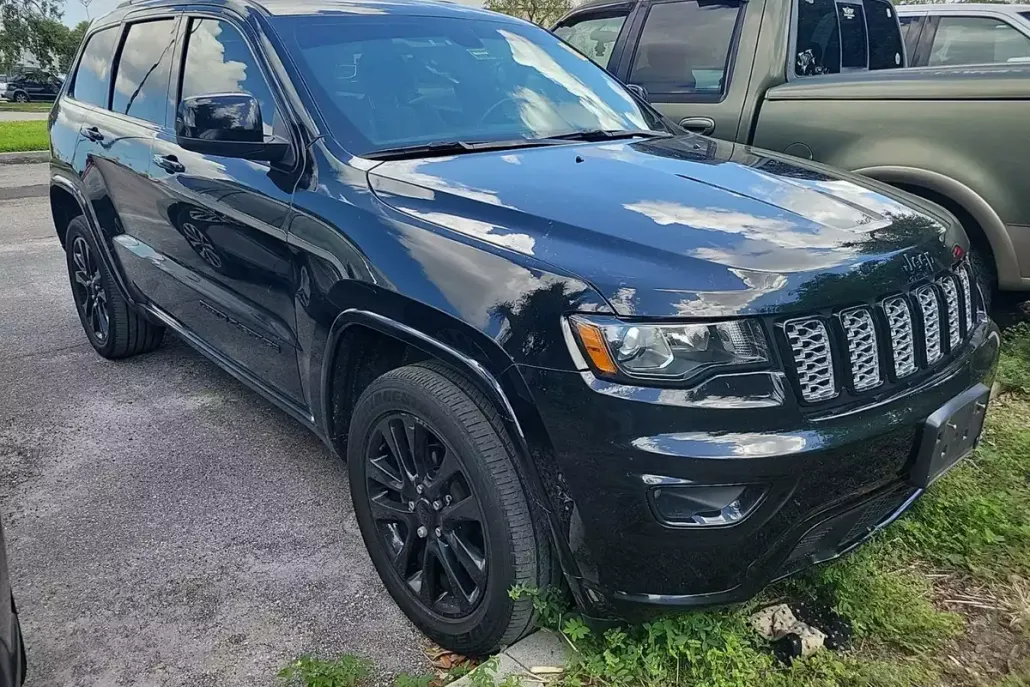 2019 Jeep Grand Cherokee Laredo photo 1