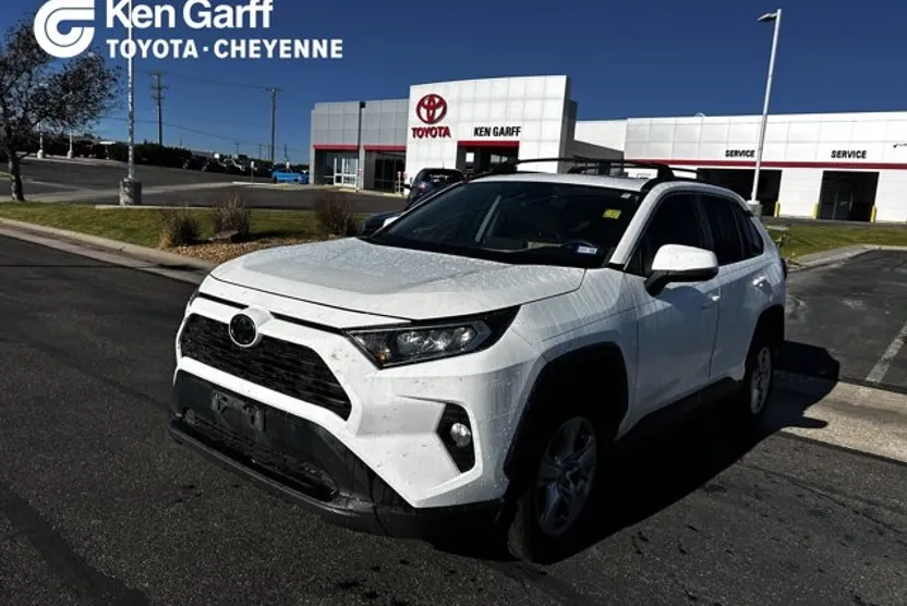 2019 Toyota RAV4 XLE photo 1