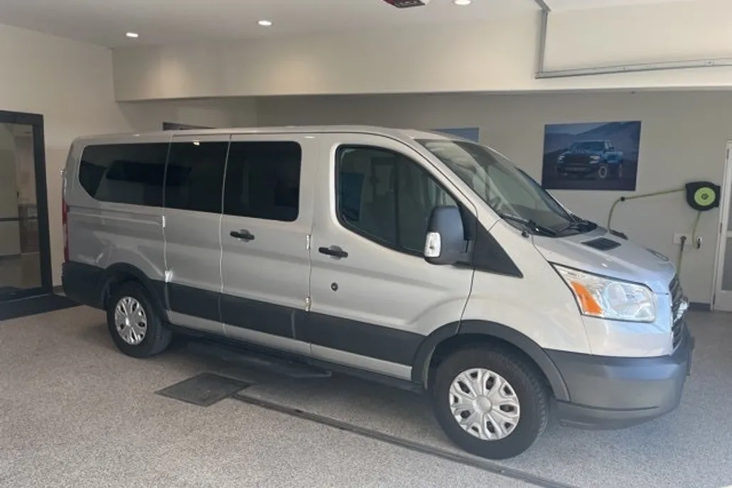 2017 Ford Transit photo 1