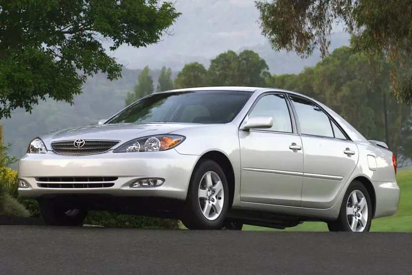 2004 Toyota Camry LE photo 1