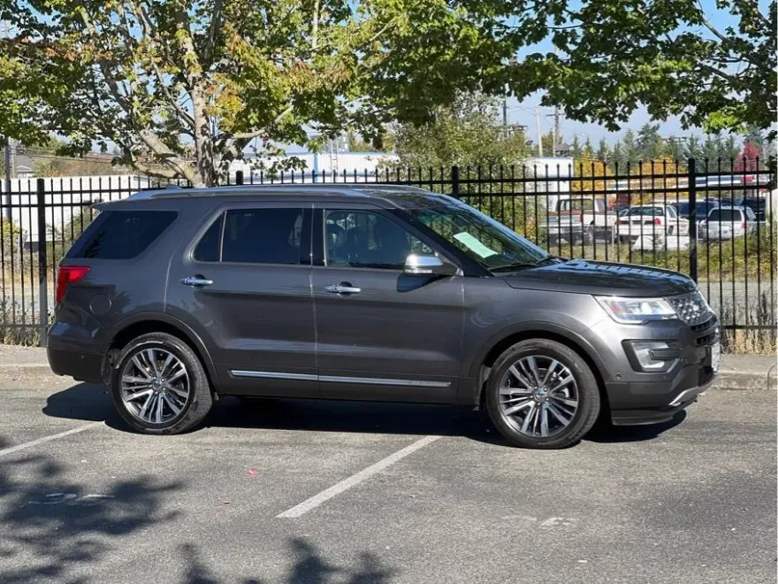 2016 Ford Explorer Platinum Sport photo 1