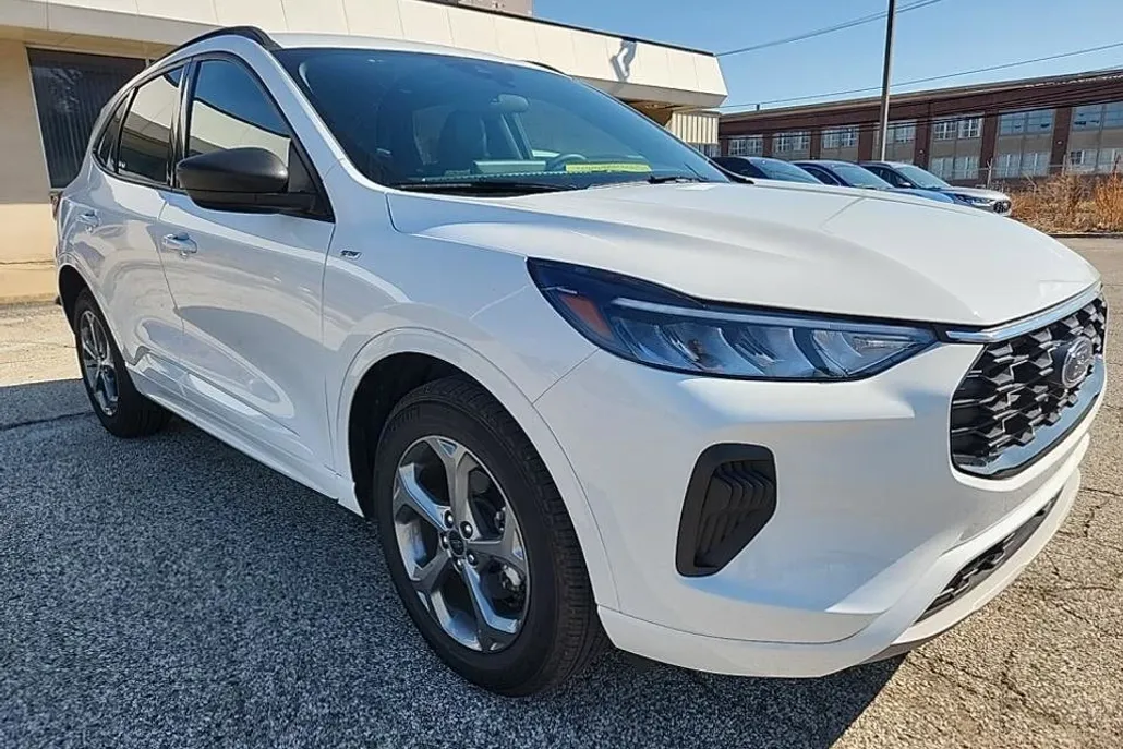 2023 Ford Escape ST-Line photo 1