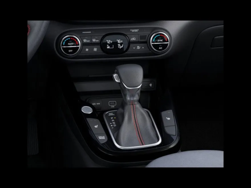 2025 Kia Soul GT-Line photo 1