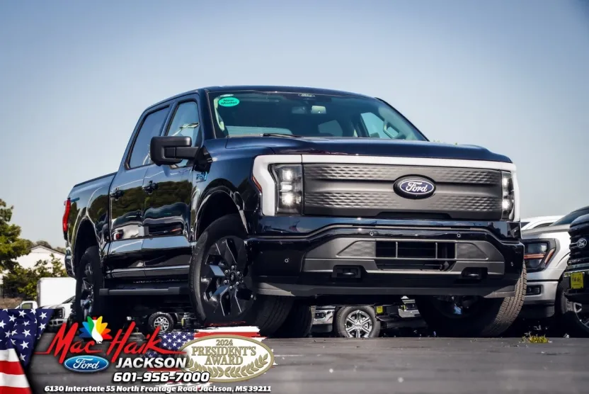 2025 Ford F-150 Lightning photo 1