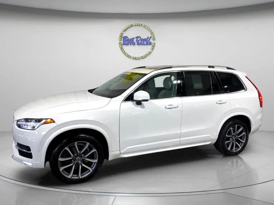 2016 Volvo XC90 T6 Momentum AWD photo 1