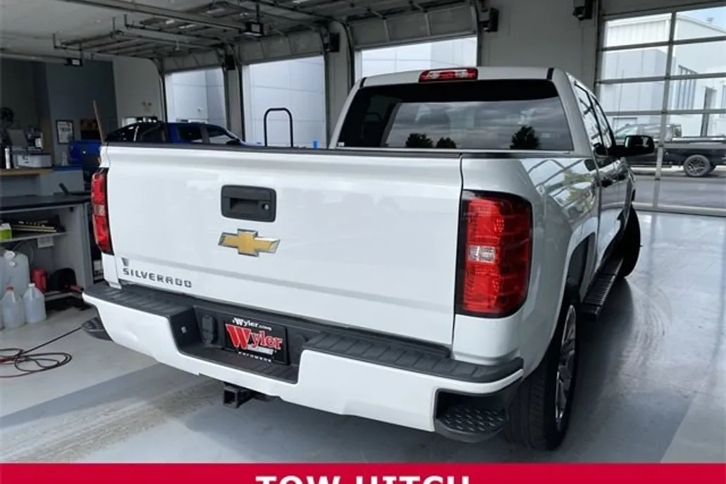 2018 Chevrolet Silverado 1500 Custom photo 1