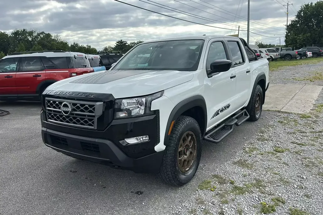 2024 Nissan Frontier Crew Cab SV photo 1
