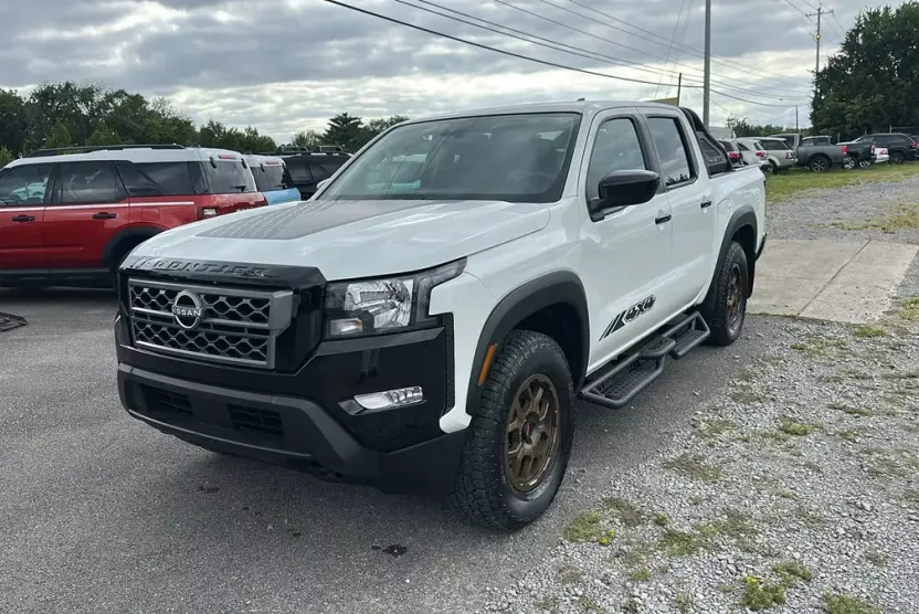 2024 Nissan Frontier Crew Cab SV photo 1