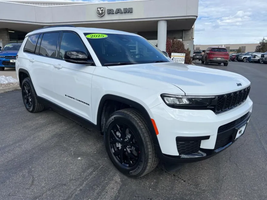 2025 Jeep Grand Cherokee Altitude photo 1