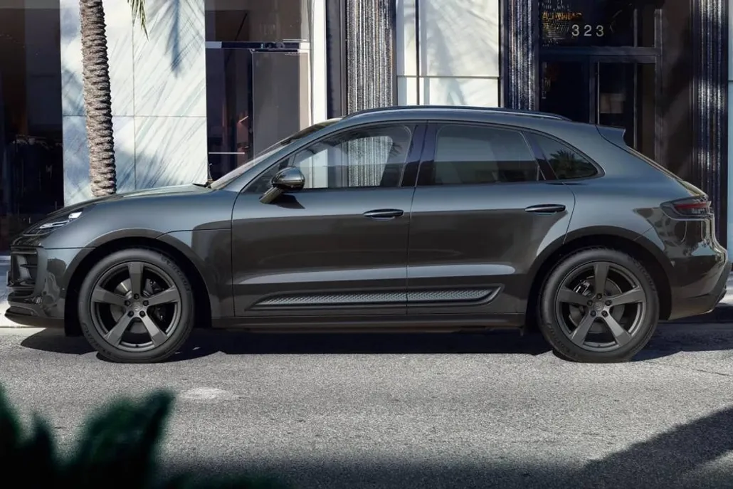 2025 Porsche Macan photo 1