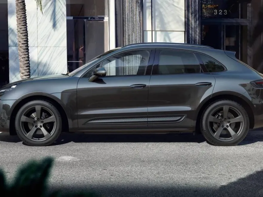 2025 Porsche Macan photo 1