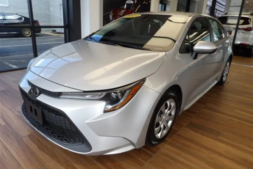 2022 Toyota Corolla LE photo 1