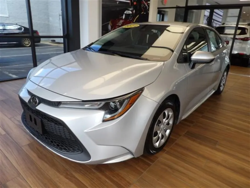 2022 Toyota Corolla LE photo 1