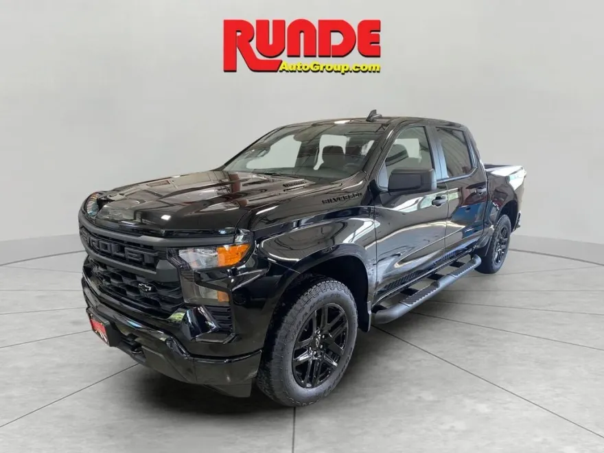 2025 Chevrolet Silverado 1500 Custom photo 1