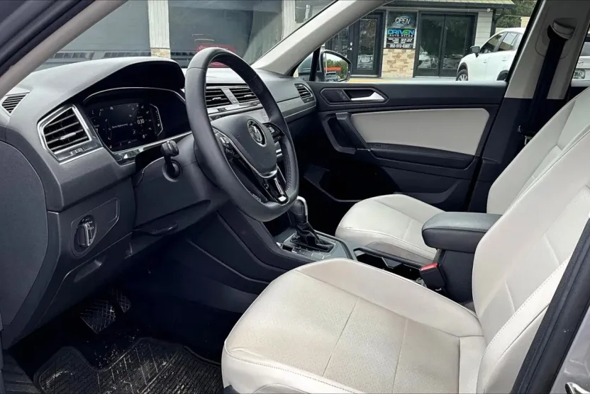 2020 Volkswagen Tiguan SEL Sport photo 1