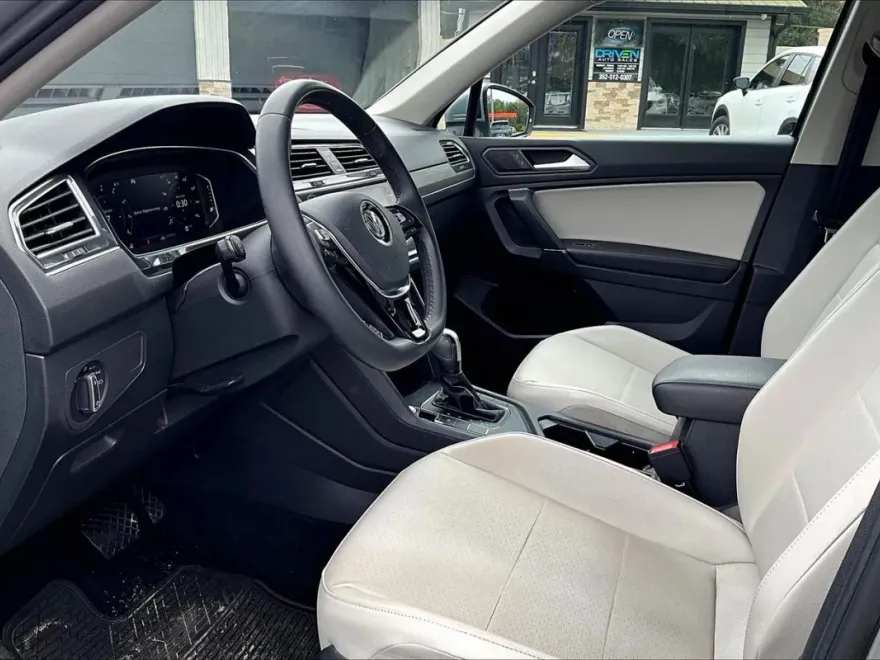 2020 Volkswagen Tiguan SEL Sport photo 1