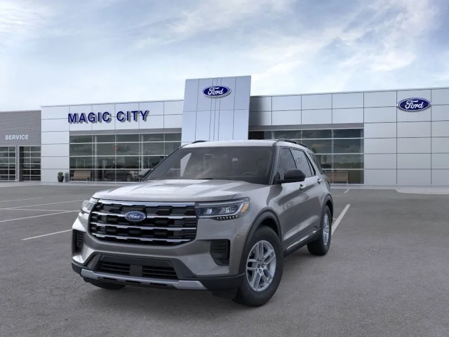 2025 Ford Explorer photo 1