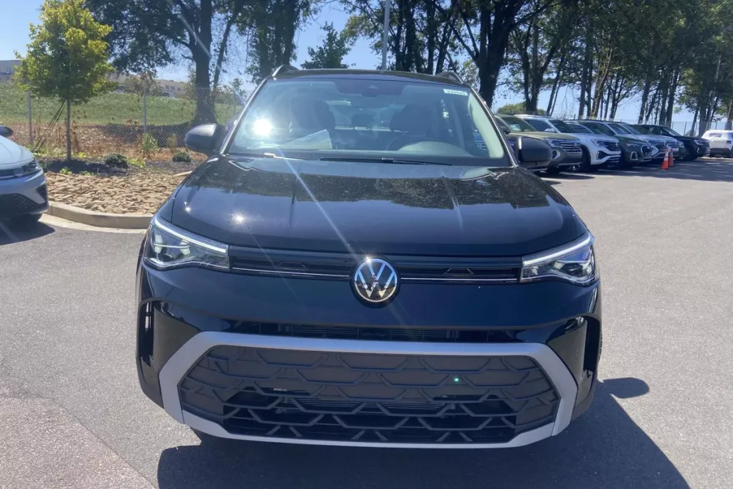 2025 Volkswagen Taos S photo 1