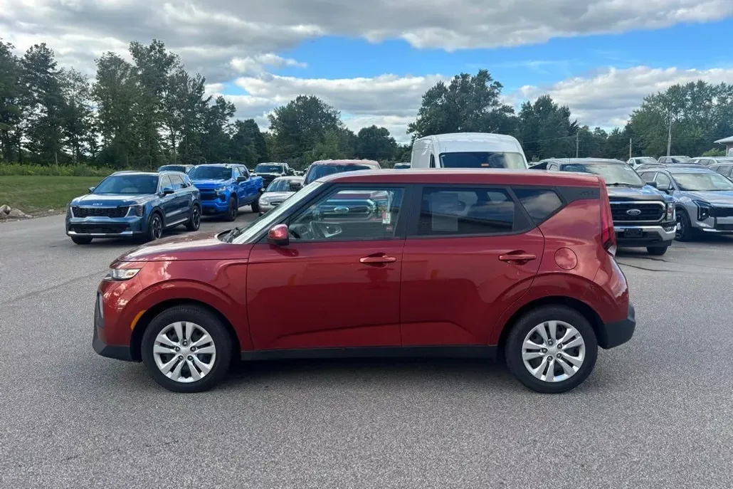 2021 Kia Soul LX photo 1