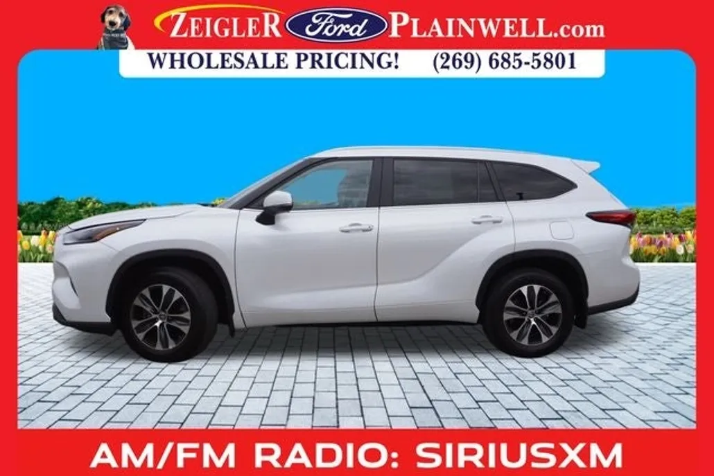 2023 Toyota Highlander XLE photo 1