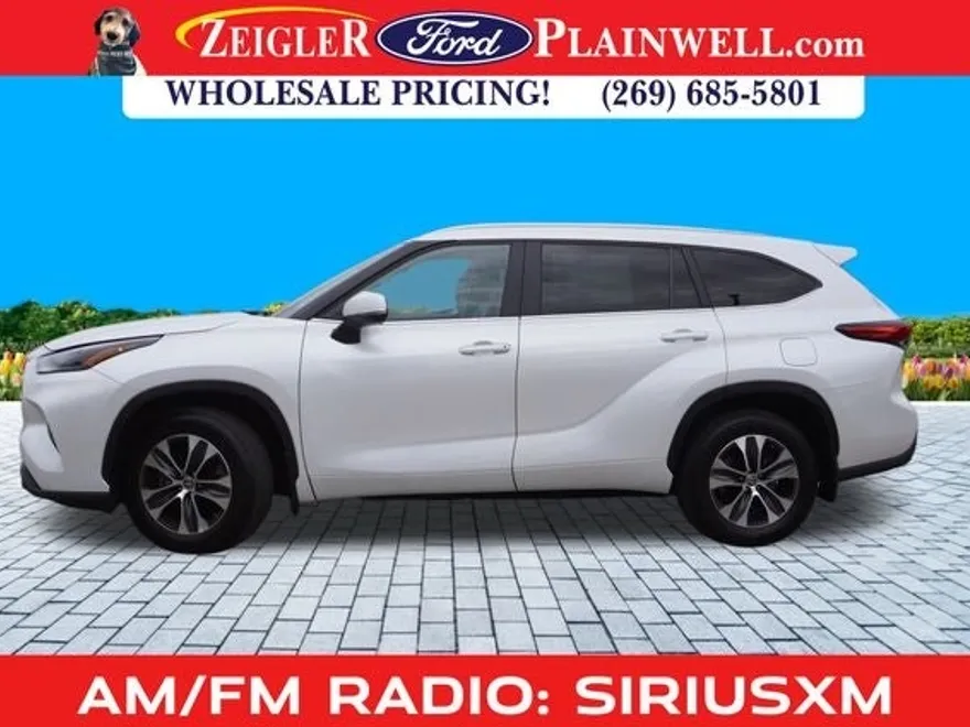 2023 Toyota Highlander XLE photo 1