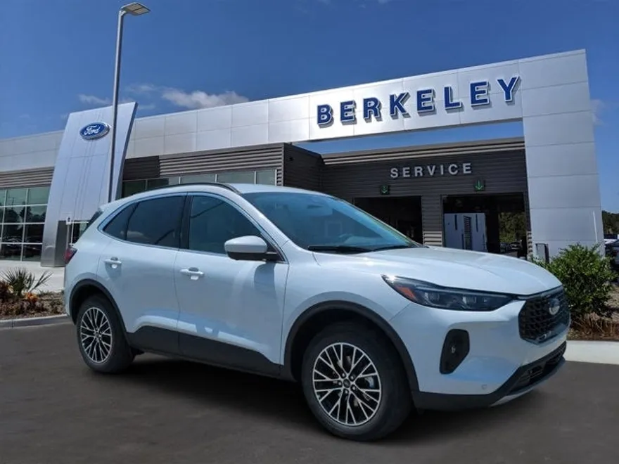 2025 Ford Escape photo 1