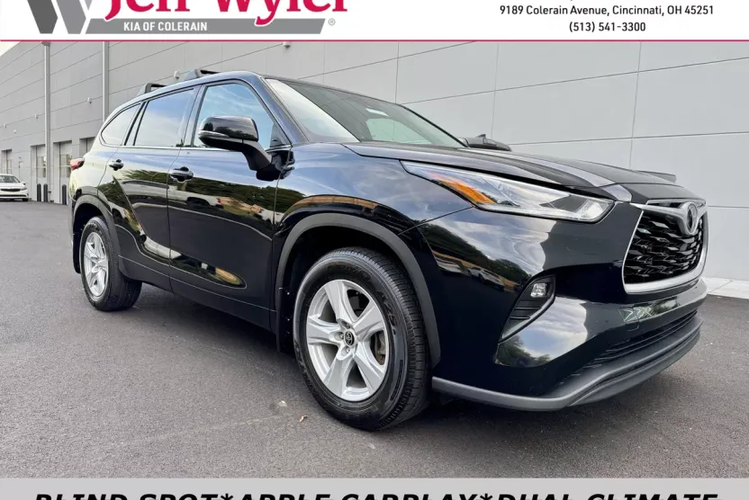 2021 Toyota Highlander LE photo 1